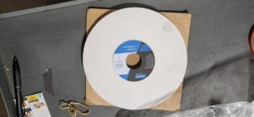 DESCRIPTION: (1) TOOL ND CUTTING GRINDING WHEEL BRAND/MODEL: NORTON 05969860 SIZE: 6" DIA 60 GRIT J HARDNESS RETAIL$: $76.82 QTY: 1