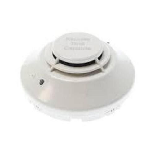 DESCRIPTION: (3) SMOKE DETECTOR BRAND/MODEL: HONEYWELL #FSP-851R INFORMATION: WHITE, 432288 RETAIL$: $61.00 EA QTY: 3