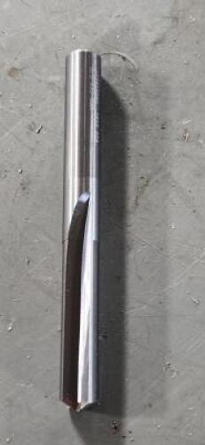 DESCRIPTION: (4) SOLID CAARBIDE STRAIGHT FLUTE DRILL BIT BRAND/MODEL: ACCUPRO M43605 SIZE: .2810" DIA RETAIL$: $143.32 QTY: 4