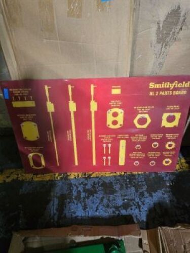 DESCRIPTION: (1) NL 2 PARTS BOARD BRAND/MODEL: SMITHFIELD INFORMATION: RED SIZE: SEE INSPECTION QTY: 1