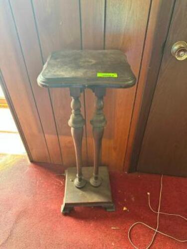 PLANT PEDESTAL
