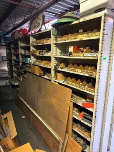 VINTAGE AUTOMOTIVE PARTS / CONTENTS OF SHELVING UNIT ROW