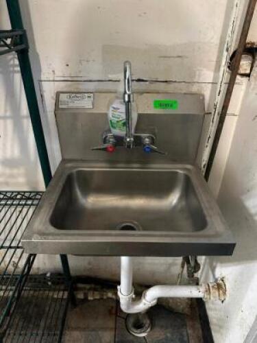 WALL MOUNTED SINKS