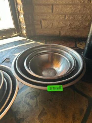 (4) - STAINLESS MIXING BOWLS