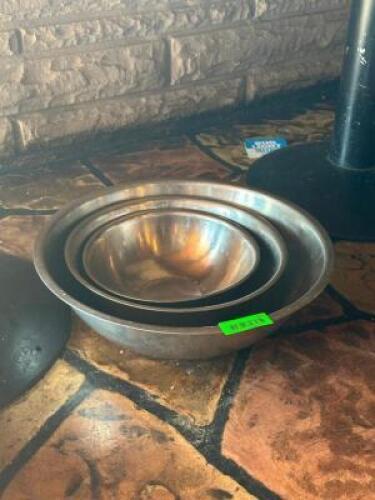 (4) - STAINLESS MIXING BOWLS