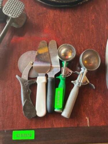(5) - SERVING UTENSILS
