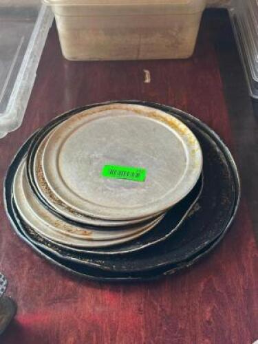 ASSORTED PIZZA TRAYS