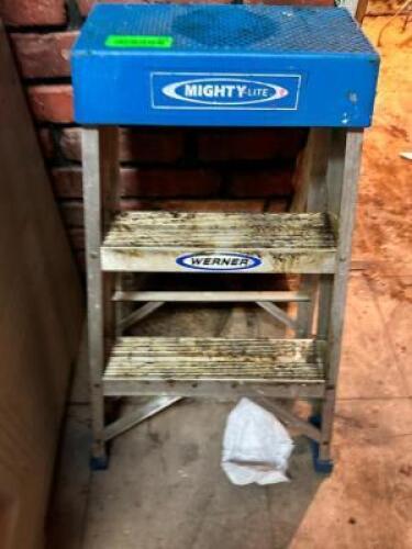STEP LADDER