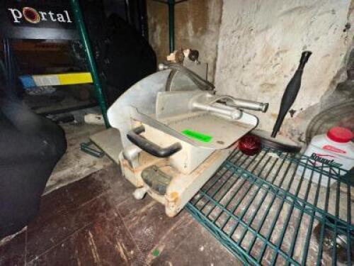 GRAVITY FEED MANUAL SLICER
