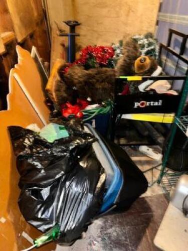 LARGE GROUP OF ASSORTED HOLIDAY DECORATIONS