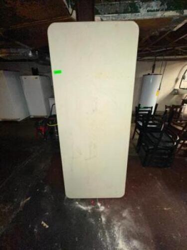 FOLDING TABLE