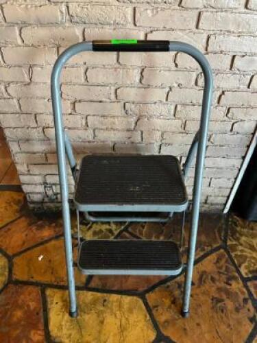 STEP LADDER