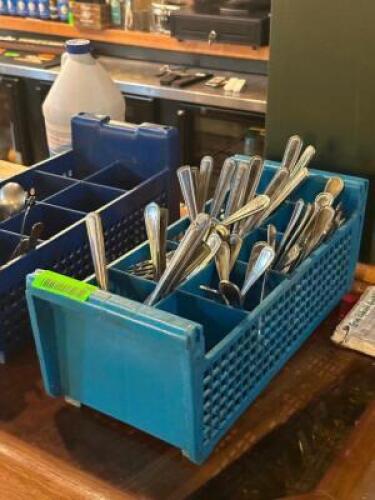 UTENSIL ORGANIZER WITH CONTENTS