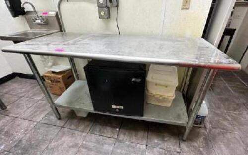 STAINLESS STEEL TABLE