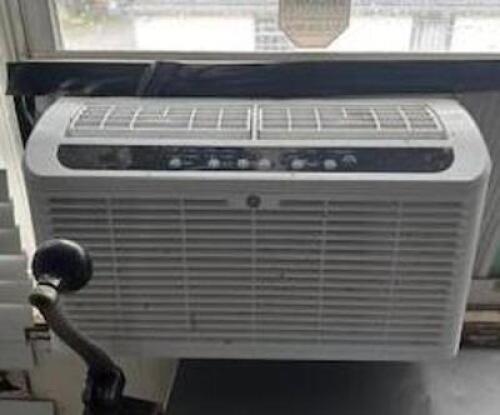 WINDOW AIR CONDITIONING UNIT