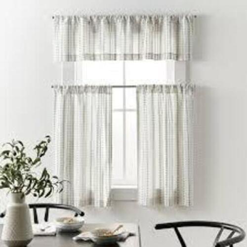 DESCRIPTION: (1) SMALL WINDOW CURTAIN SET BRAND/MODEL: BETTER HOMES AND GARDENS SIZE: 36" LONG RETAIL$: $14.98 EA QTY: 1