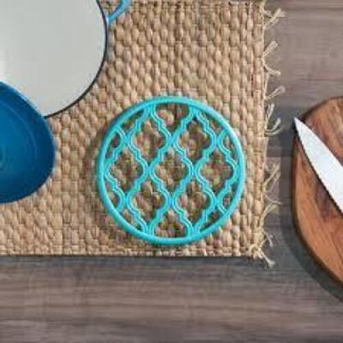 DESCRIPTION: (1) CAST IRON TRIVET BRAND/MODEL: HOME BASICS INFORMATION: GREEN RETAIL$: $25.00 EA QTY: 1