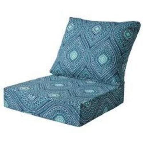 DESCRIPTION: (1) OUTDOOR CHAIR CUSHION BRAND/MODEL: BETTER HOME AND GARDENS INFORMATION: BLUE MEDALLION SIZE: 24X2X2 RETAIL$: $48.00 EA QTY: 1