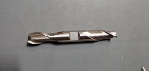 DESCRIPTION: (2) HHS DE SQ END MILL BRAND/MODEL: VC 01705326 SIZE: 1/2" DIA 1" LOC QTY: 2