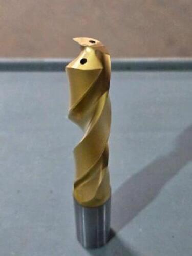 DESCRIPTION: (1) CARBIDE COOLANT THRU DRILL BIT BRAND/MODEL: KENNAMETAL B211A18400HP SIZE: 18.4mm DIA RETAIL$: $329.25 QTY: 1