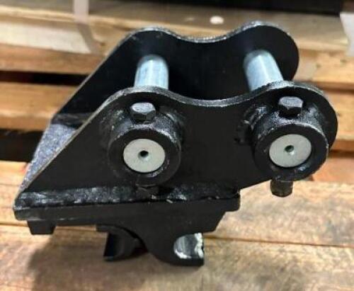 DESCRIPTION: EXCAVATOR QUICK HITCH INFORMATION: 25MM PIN RETAIL$: $100.00 QTY: 1