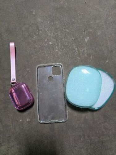DESCRIPTION: (1) BOX OF APPROX (6) MISC HEAD PHONE & PHONE CASESBRAND/MODEL: INSTENINFORMATION: MANYQTY: 1