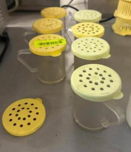 PLASTIC SHAKERS