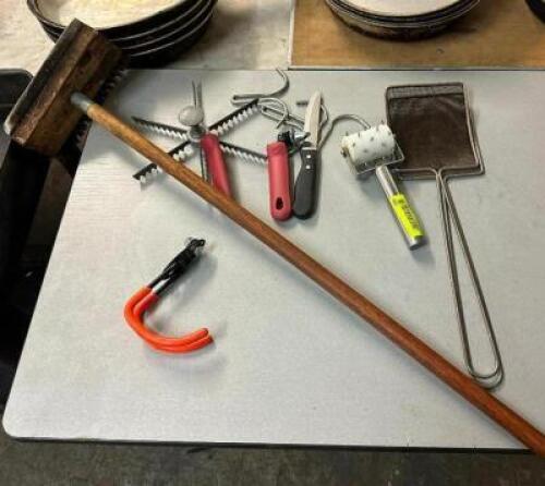 ASSORTED KITCHEN UTENSILS AS SHOWN