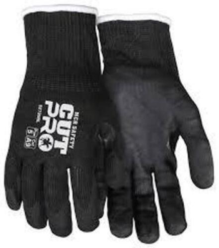 DESCRIPTION: (6) PAIRS OF CUT RESISTANT WORK GLOVES BRAND/MODEL: MCR SAFETY #55VT30 INFORMATION: BLACK SIZE: LARGE RETAIL$: $153.88 EA QTY: 6