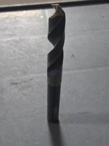 DESCRIPTION: (4) REDUCED SHANK NITRO DRILL BRAND/MODEL: DRILLCO 1000N134 SIZE: 17/32" DIA 1/2" SD RETAIL$: $108.76 QTY: 4