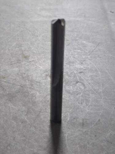 DESCRIPTION: (4) SOLID CAARBIDE STRAIGHT FLUTE DRILL BIT BRAND/MODEL: M43605 SIZE: .2810" DIA RETAIL$: $143.32 QTY: 4