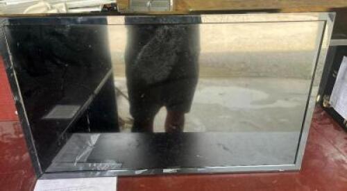 32" FLAT SCREEN TV