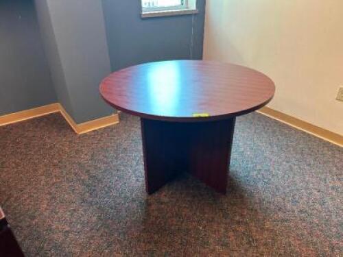 CIRCLE TABLE WITH CHAIRS