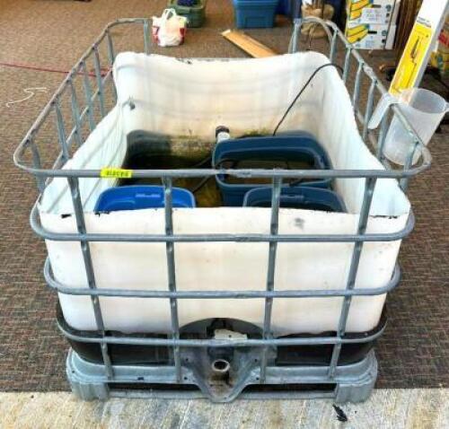 PALLET ACCESSIBLE WATER CONTAINER