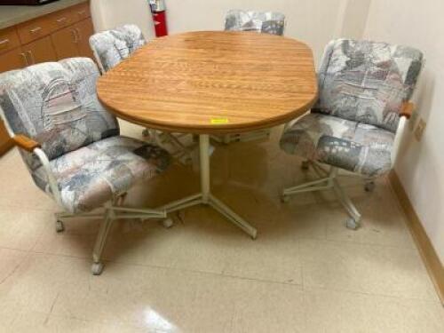 CIRCLE TABLE WITH CHAIRS