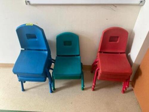 (8) - KIDS CHAIRS
