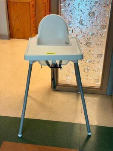 BOOSTER CHAIR