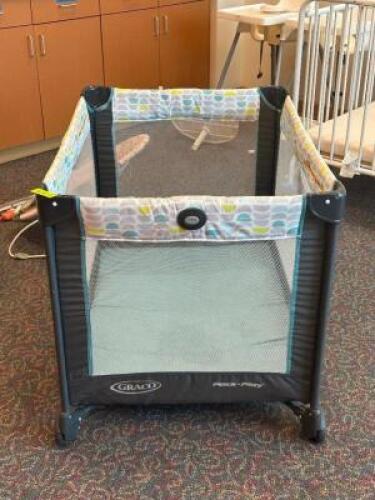 ROLLING CRIB