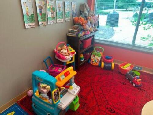 LARGE GROUP OF ASSORTED TOYS AND PLAY ITEMS