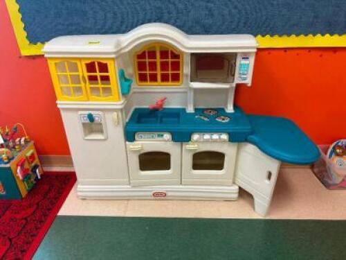 PLAY KITCHEN