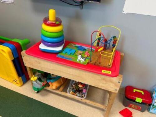 LARGE GROUP OF CHILDREN'S TOYS