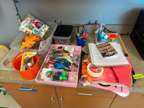 LARGE GROUP OF CHILDREN'S TOYS