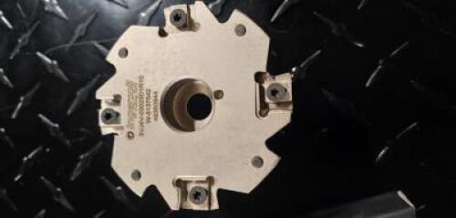 DESCRIPTION: (1)GOLD RUSH INDEXABLE SLOTTING TOOL BRAND/MODEL: INGERSOLL 3VJ4V-03025D1R10 RETAIL$: $469.50 QTY: 1