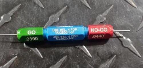 DESCRIPTION: (10) GO/NOGO GAUGES BRAND/MODEL: DANIELS M22520 RETAIL$: $103.21 EACH SIZE: .0390 GO .0440 NO-GO QTY: 10