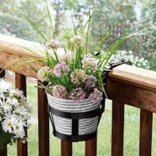 DESCRIPTION: (3) METAL PLANT HANGER BRAND/MODEL: MAINSTAYS INFORMATION: BLACK SIZE: 4.9" RETAIL$: $6.92 EA QTY: 3
