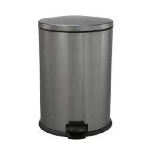 DESCRIPTION: (1) STEP CAN BRAND/MODEL: BETTER HOMES AND GARDENS INFORMATION: STAINLESS SIZE: 1.3 GAL RETAIL$: $14.96 EA QTY: 1