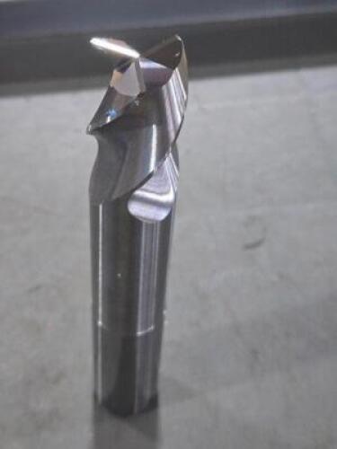 DESCRIPTION: (1) CARBIDE CORNER RADIUS END MILL BRAND/MODEL: SGS 35814 SIZE: 1" DIA 1-1/4" LOC RETAIL$: $707.45 QTY: 1