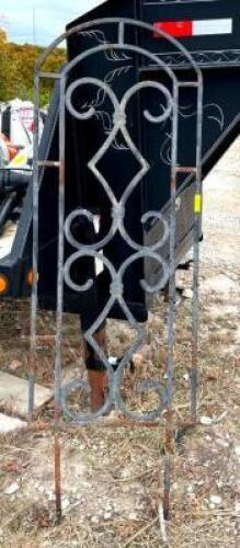 DESCRIPTION: METAL GARDEN TRELLIS SIZE: 26"X64" QTY: 1