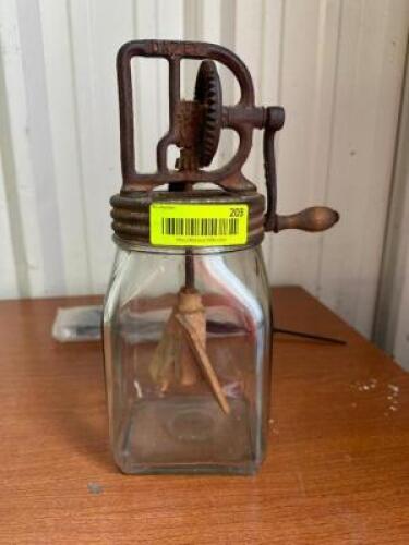 VINTAGE DAZEY BUTTER CHURN