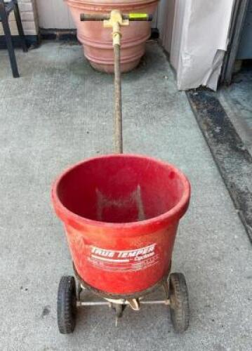 FERTILIZER SPREADER